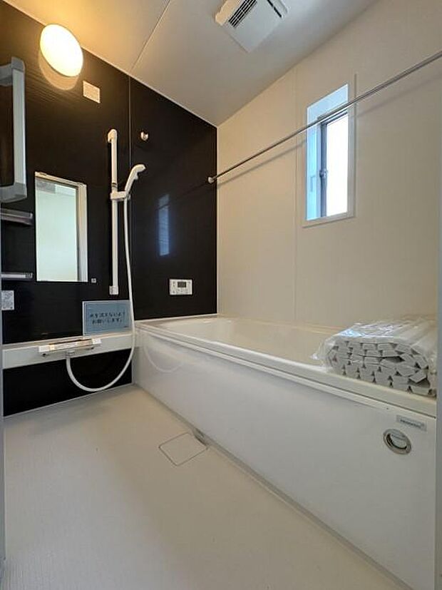 前面道路は北側で幅約4.3mあります♪車1台が十分に通れます♪現地案内もできますので、お気軽にお申し付け下さい♪