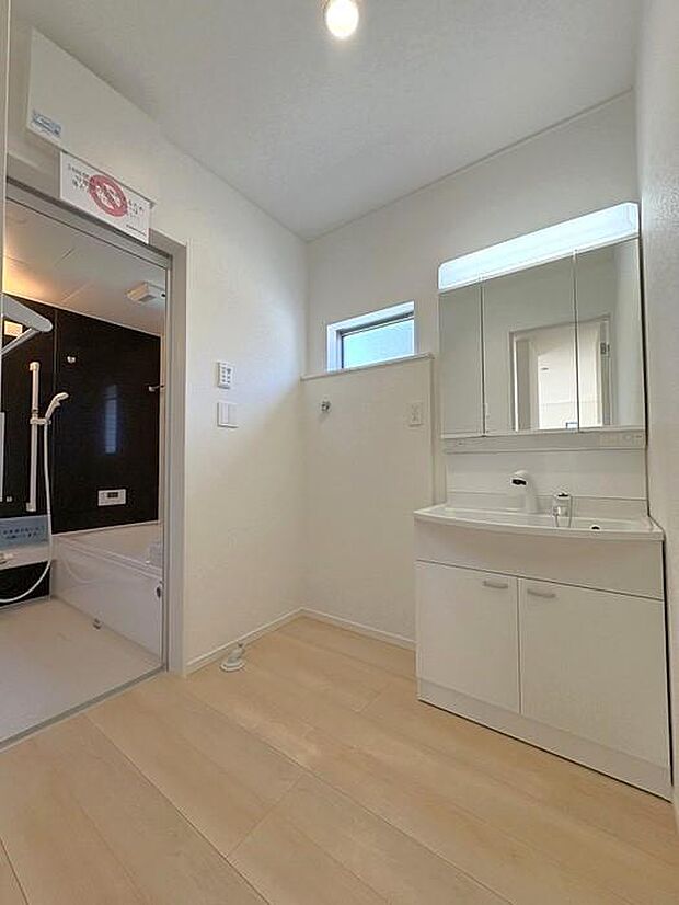 松山市内の銀行でしたら、どちらも提携しておりますので、お客様の支払い方や借り入れ状況に応じて、一番合ったご提案をさせていただきます♪