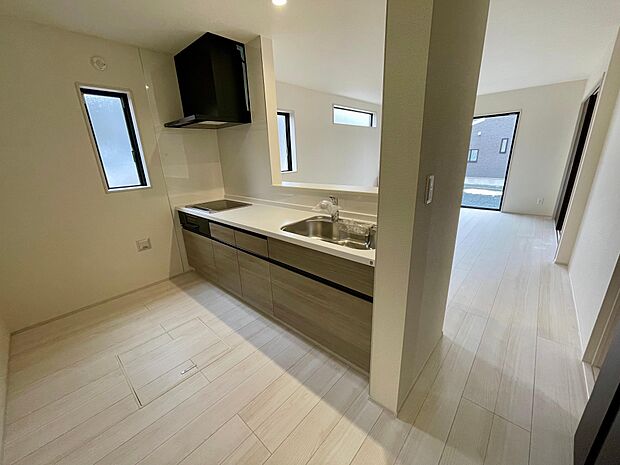 対面キッチンでお子さまの様子を見ながらお料理ができて安心です♪