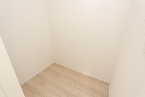 ストレージルーム(納戸)多目的に使えます♪