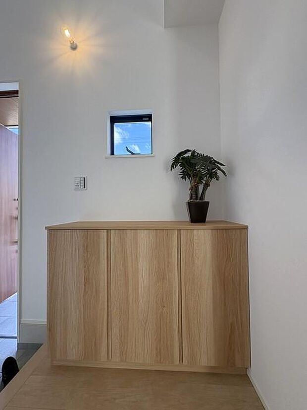 靴箱付きで玄関がすっきり片付きます♪毎日の出入りも気持ちよく、清潔感のある空間を保てます♪