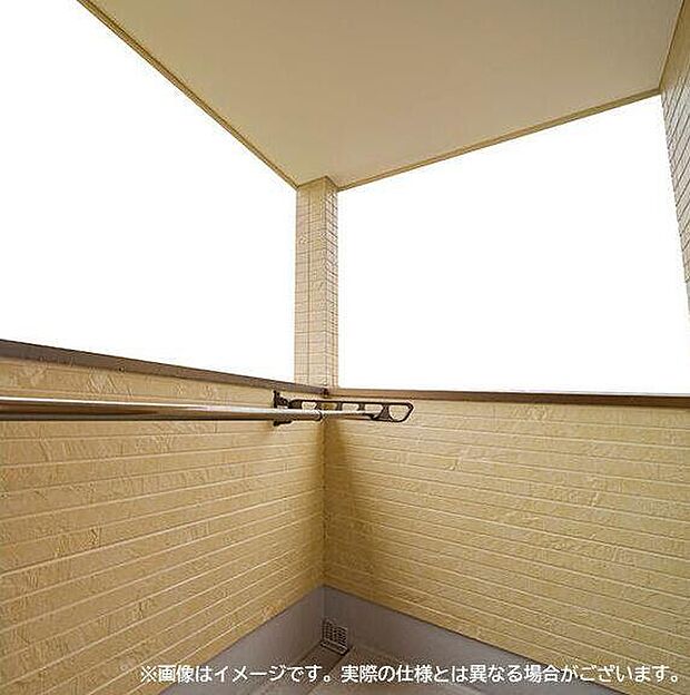 ルーフバルコニーは外出時の急な雨にも安心♪