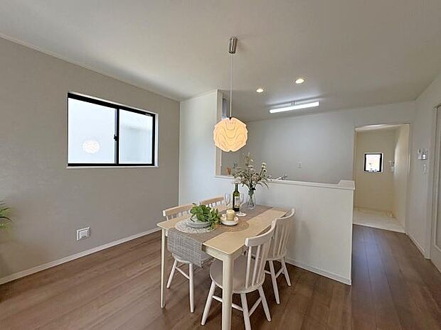 キッチン後ろから洗面脱衣室へつながる家事ラク動線♪効率よく家事ができ、毎日の生活が快適になります♪