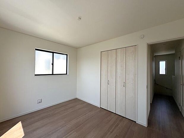 2階にある約6帖の洋室です♪♪子ども部屋や書斎にピッタリ♪ベッドや家具もゆったり配置できます♪