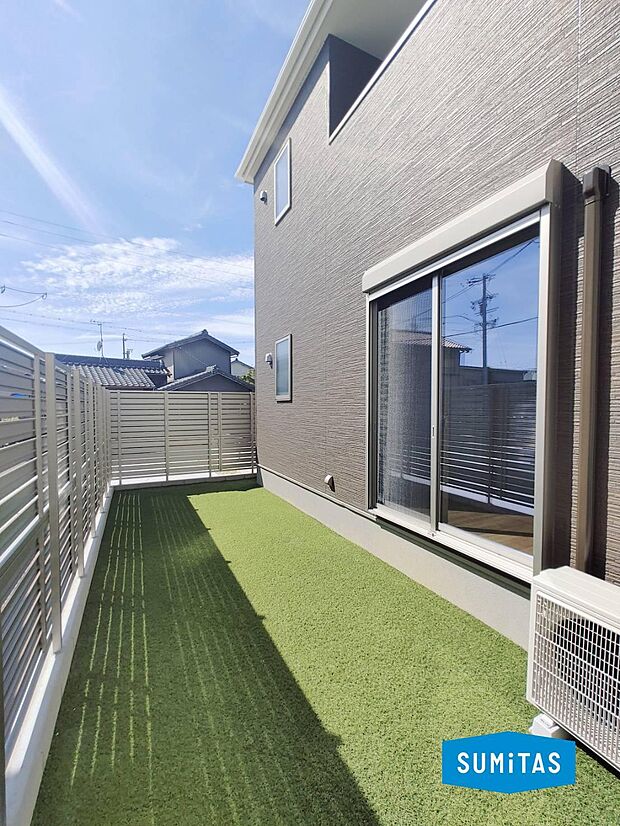 BBQもいいですね!夏にはプールを出して家族で楽しめます♪