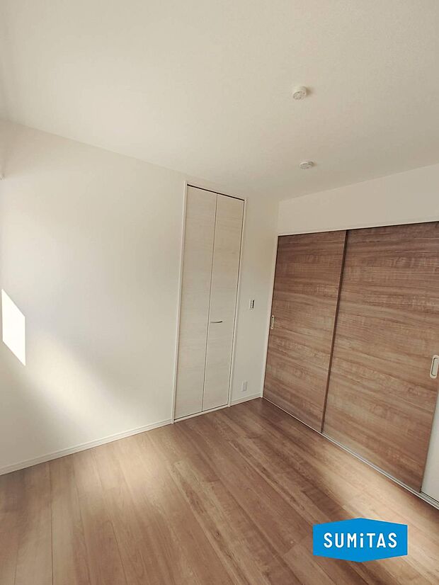 1階洋室(4.5帖)は扉を閉めればプライベート空間に。