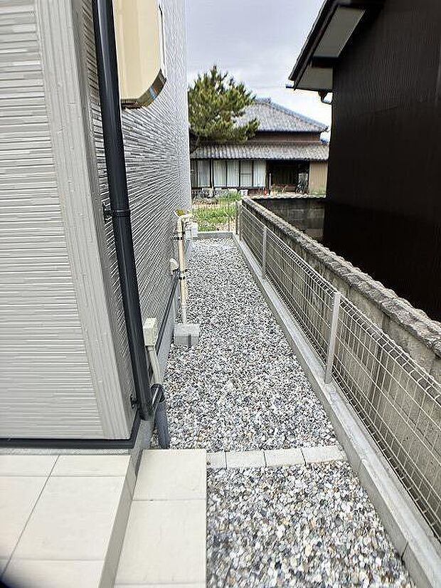 家の東側です。