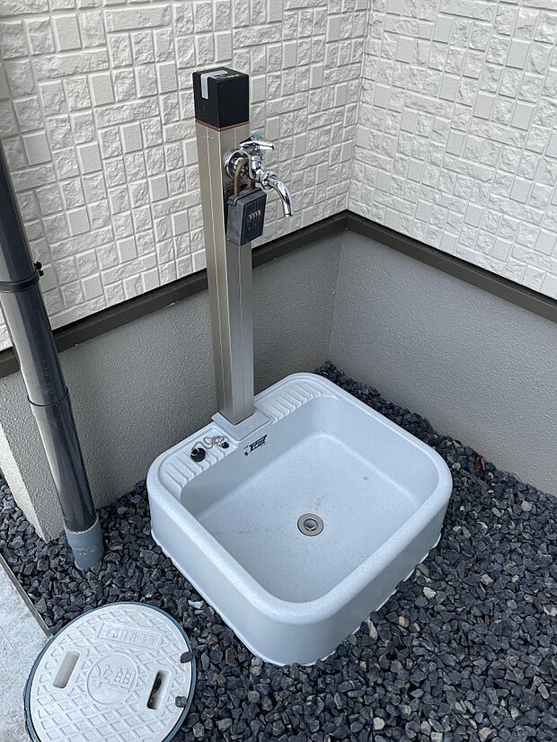 外水栓があるため外で靴を洗ったり、車を洗ったりできます♪