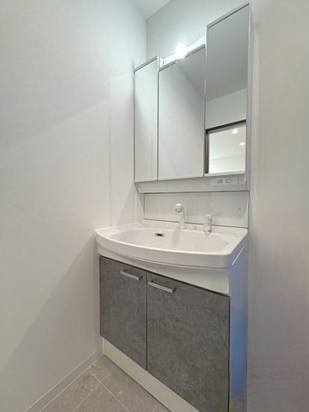 ドラッグストアmac 久米店まで約750m♪医薬品や衛生用品等、商品の種類や選択肢が豊富で安心です♪