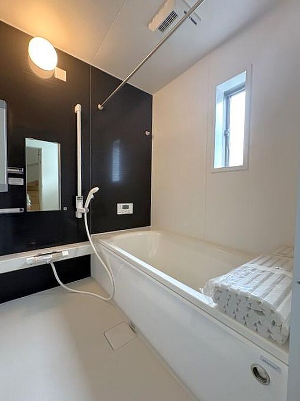 シンプルで使いやすいお風呂で、のんびり入浴タイムを♪疲れをしっかり癒してくれる快適な浴室です♪