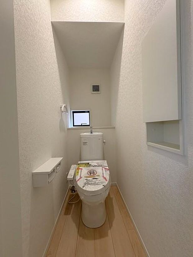 階段下のスペースを上手に活用したトイレ♪毎日気持ちよく使えて、快適でリラックスできるひとときに♪
