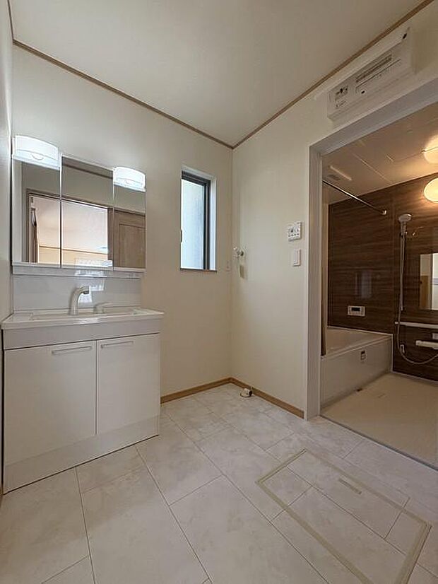 洗面脱衣室は、洗濯や身支度がしやすく、家族みんながゆったり使えるちょうどいい広さです♪