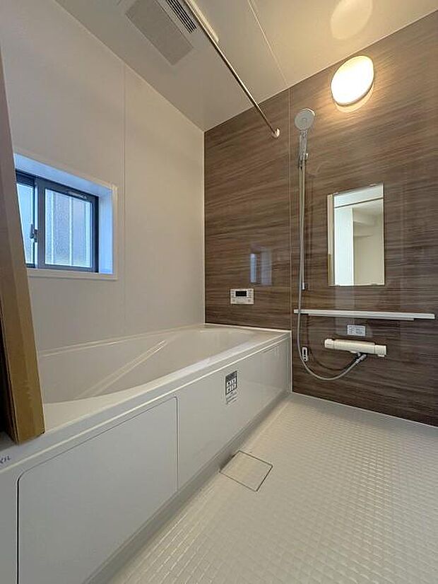 1日の疲れをゆったり癒してくれる浴室です♪浴室乾燥機付で天気を気にせず洗濯できるのが嬉しいですね♪