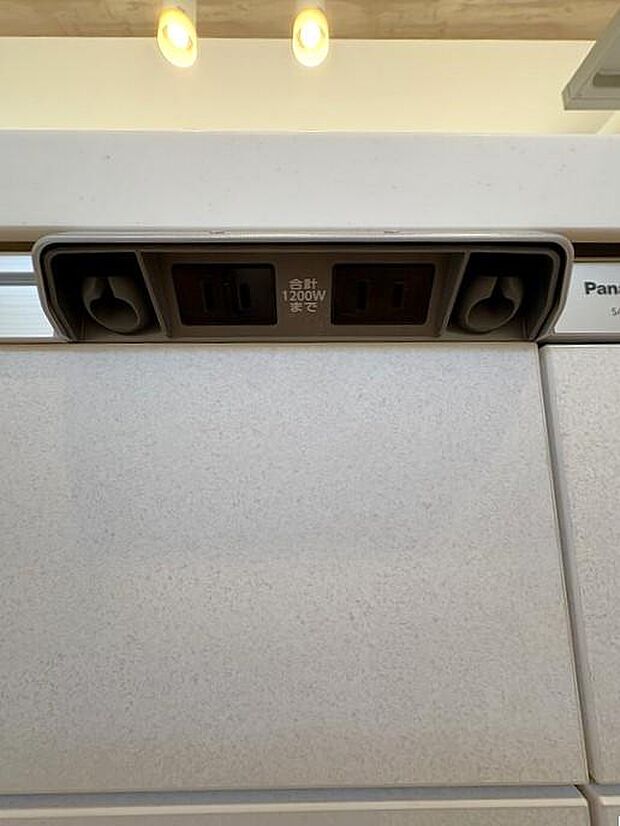 コンセント付のキッチンを採用し、料理の際により活用しやすくしました♪お客様の暮らしに寄り添ったアイテムの1つです♪