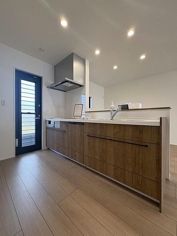 現地案内もできます!内観のイメージを持たれたい方は、別エリアで完成物件もございますので、お気軽にお申し付け下さい♪