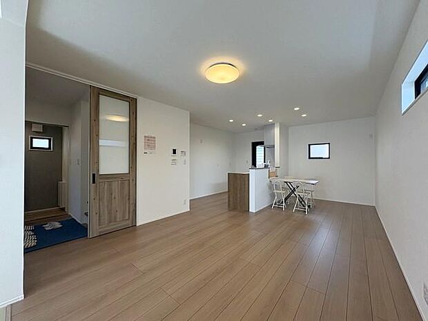 松山環状線へのアクセス良好な立地♪徒歩圏内にコンビニ・ドラッグストアがあり生活便利です♪