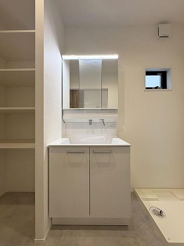 松山市内の銀行でしたら、どちらも提携しておりますので、お客様の支払い方や借り入れ状況に応じて、一番合ったご提案をさせていただきます♪