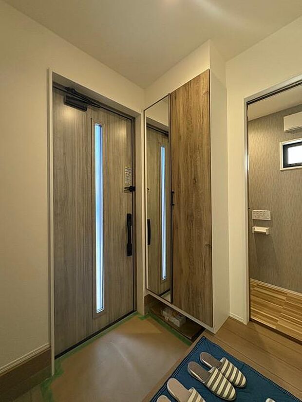 ドラッグストアモリ 久万ノ台店まで約350m♪医薬品や衛生用品等、商品の種類や選択肢が豊富で安心です♪