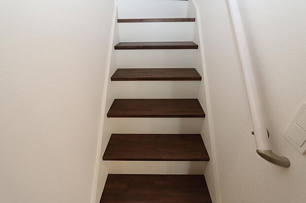 段差が急ではないので、昇り降りが楽な階段♪