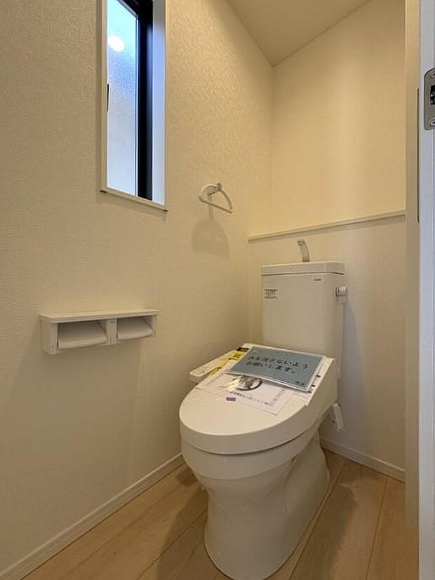 トイレは各階にございます♪忙しい時間帯にも2か所あると、安心感が増しますね♪