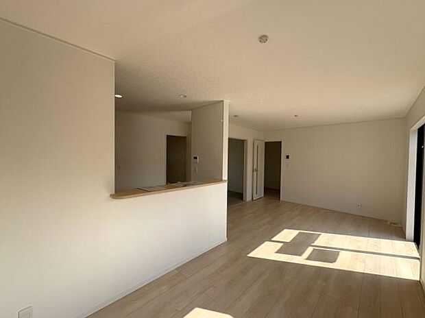 LDKは広さが十分あるので、ソファやダイニングテーブルを置いてもゆったり使えます♪