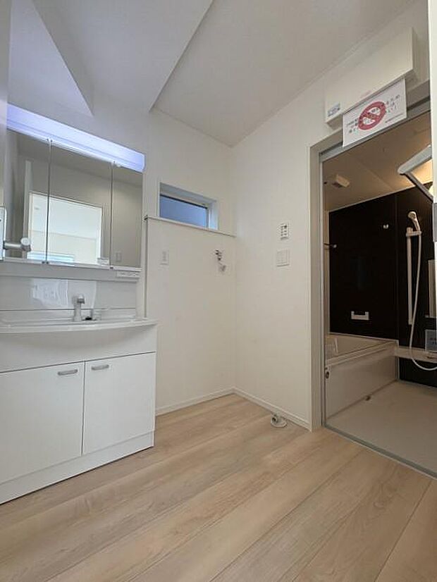 室内洗濯機設置可♪洗面脱衣室は、洗濯や身支度がしやすく、家族みんながゆったり使えるちょうどいい広さです♪