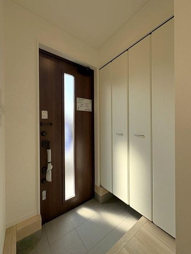 シンプルで帰るたびにホッとする玄関♪大きなシューズクローゼットは使い心地が良く収納力も抜群です♪