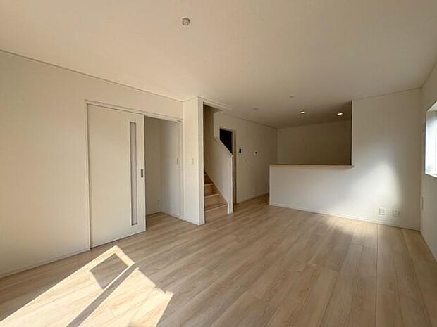 リビング階段で、家族が自然と顔を合わせやすく、コミュニケーションが増える嬉しい間取りです♪