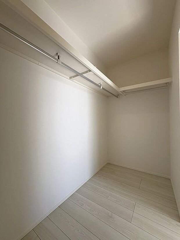 2階にある約7.7帖洋室のウォークインクローゼットです♪