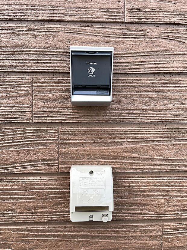 EVカー用コンセントと100Vの外コンセント♪