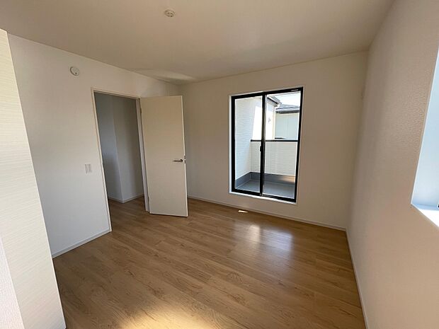 2階居室は子供部屋や趣味のお部屋としても活躍♪クローゼットも大容量♪