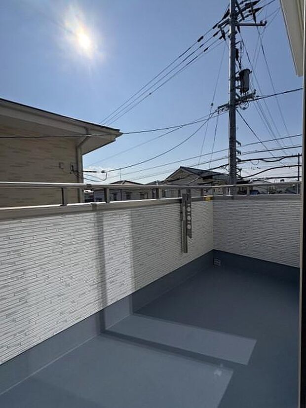 太陽の光をたっぷり浴びられる南向きのベランダ！ポカポカとした暖かさが毎日を明るくしてくれます♪