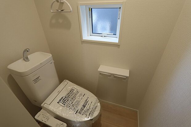 写真は1階トイレですが、2階にもあります♪