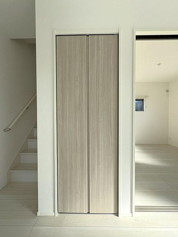 リビングにある収納スペースです♪