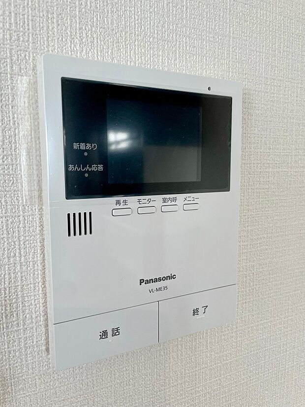 インターホンのモニターで来客者の顔が確認できて安心です♪録画や音量調整などの機能も付いています♪             