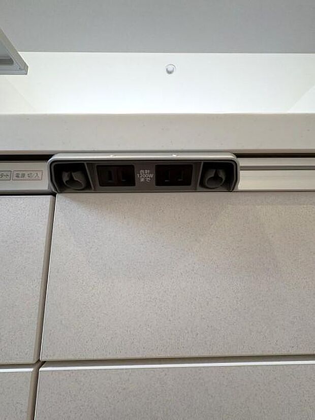コンセントのあるキッチンを採用しております♪ミキサーなど、電気を使う調理器具の際にあると嬉しいアイテムです♪