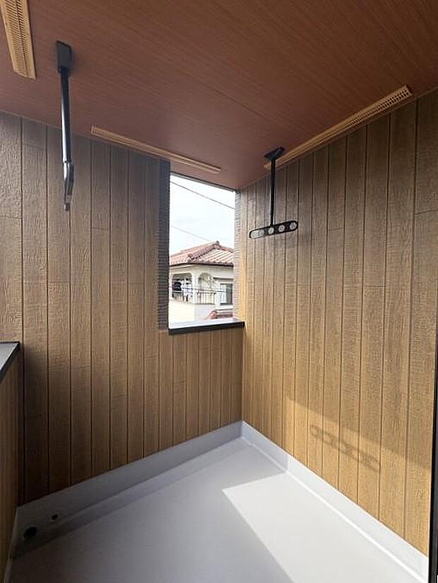 2階主寝室から行けるバルコニーです♪南側にあり日当たり良好♪インナーバルコニーなので、急な小雨も安心です♪