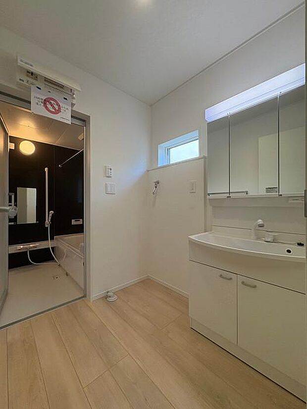 洗面脱衣室は、洗濯や身支度がしやすく、家族みんながゆったり使えるちょうどいい広さです♪