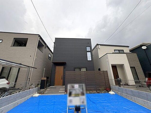 ファミリーマート 松山土居田駅前店まで約300m♪ちょっとしたお買い物や急な用事にも便利です♪