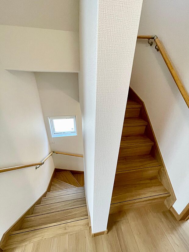 屋根裏収納へ行く階段