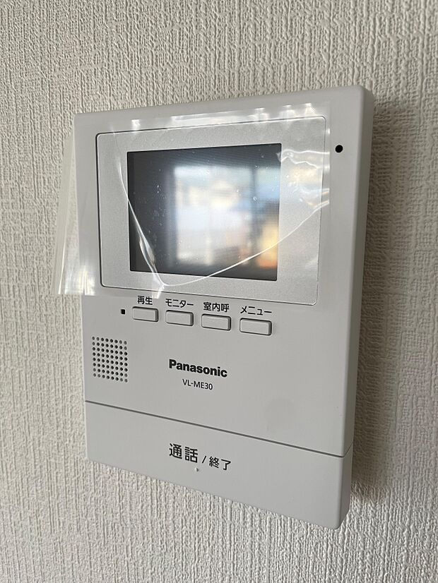 インターホンのモニターで来客者の顔が確認できて安心です♪録画や音量調整などの機能も付いています♪             