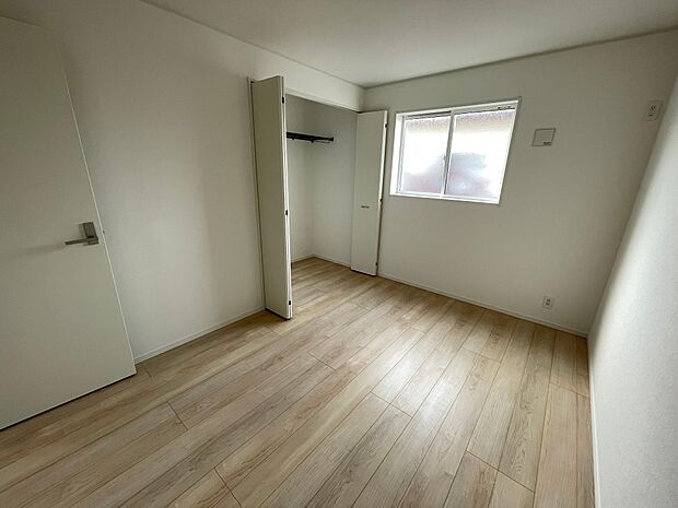 もうひとつの2階居室はお子さんの成長に合わせて活用できます♪