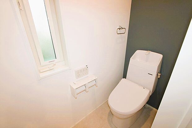 写真は1階トイレですが、2階にもあります♪