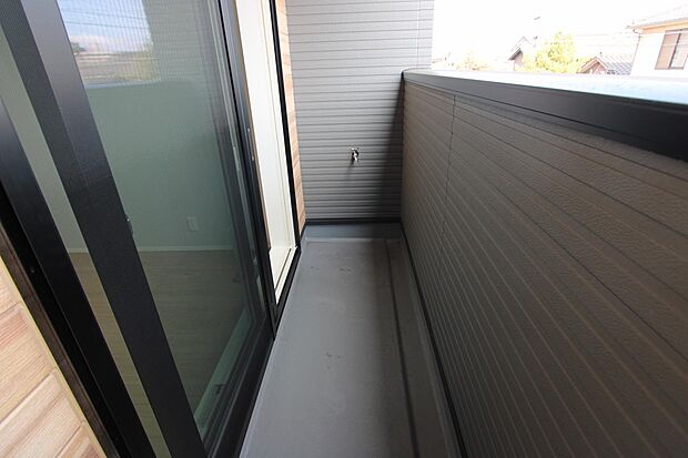 バルコニーに水栓が付いているのがオススメです♪