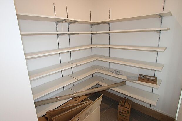 大きなシューズクローゼットが付いています♪