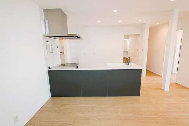 アイランドキッチンは、お子様の様子を家事をしながら見れるので安心♪