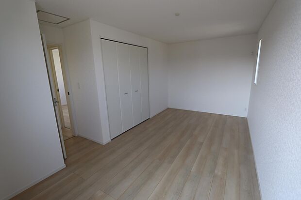 2階は全室6帖以上♪全室2面採光です♪