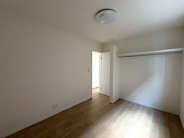 各居室5帖以上あるので、ベットと机を置いてもスペースがあり、使いやすい間取りです♪