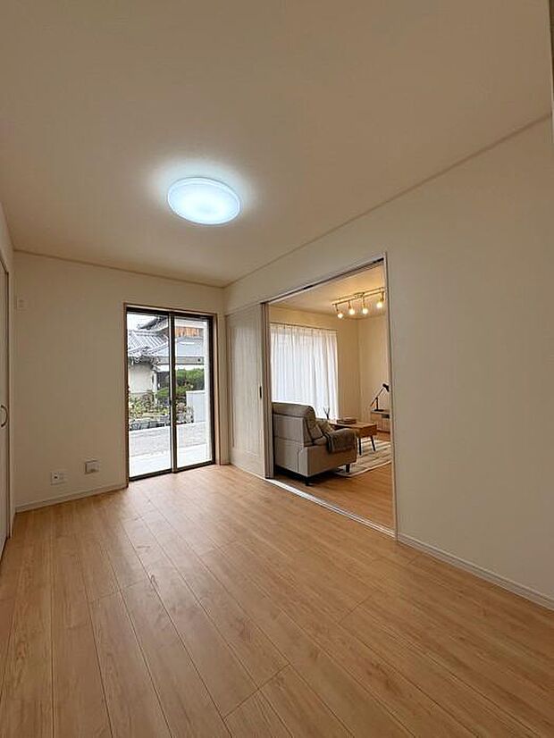 1階にある約5帖の洋室です♪