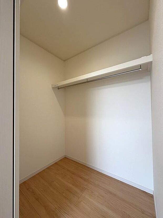 2階約7帖の洋室にあるウォークインクローゼットです♪